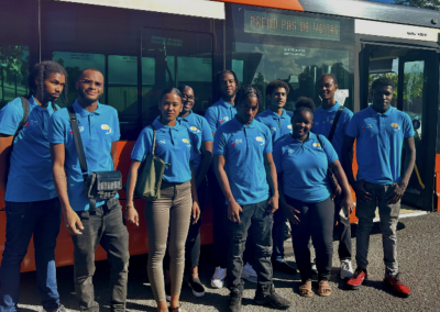 La nouvelle promotion 2025-2026 de nos jeunes 𝐀𝐦𝐛𝐚𝐬𝐬𝐚𝐝𝐞𝐮𝐫𝐬 𝐝𝐞 𝐥𝐚 𝐌𝐨𝐛𝐢𝐥𝐢𝐭𝐞́ est officiellement sur le terrain